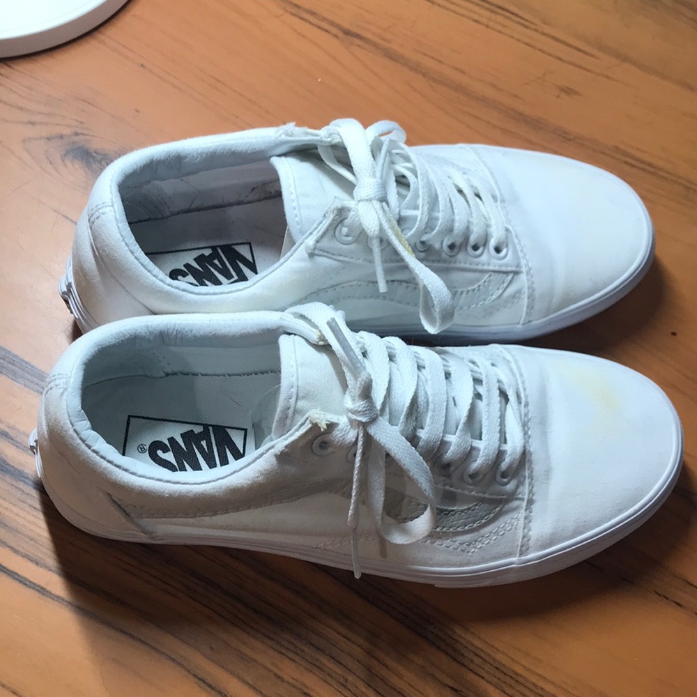White vans size 7.0 US man 8.5 US women